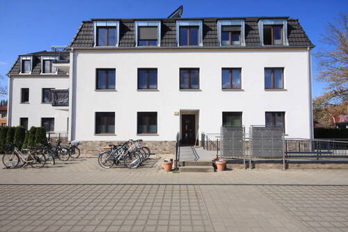 Hausansicht - Exklusive 3-Zimmer-Dachgeschosswohnung mit Balkon u. Fahrstuhl in Finkenkruger Toplage