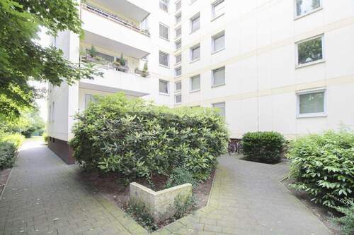 Hauseingang1 - 2 Zimmer Etagenwohnung zum Kaufen in Bremen