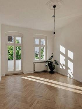 1_Wohnzimmer 1 - Stilvoll sanierte Altbauwohnung mit Süd-Ausrichtung und Balkon im beliebten Winsviertel