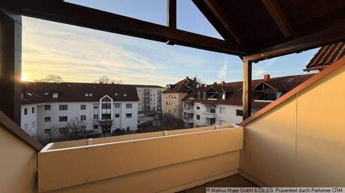 Dachterrasse - West-Dachterrasse und EBK - 800,00&nbsp;EUR Kaltmiete, ca.&nbsp; 55,00&nbsp;m&sup2;&nbsp;Wohnfl&auml;che