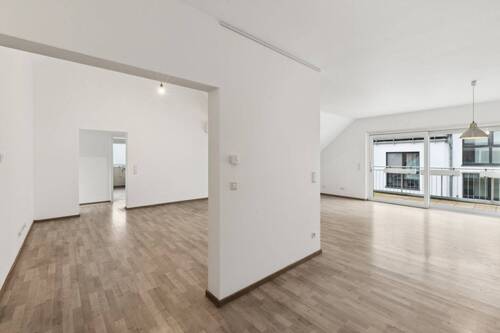 Wohnbereich - Moderne 4-Zimmer-Dachgeschosswohnung mit Balkon und Aufzug