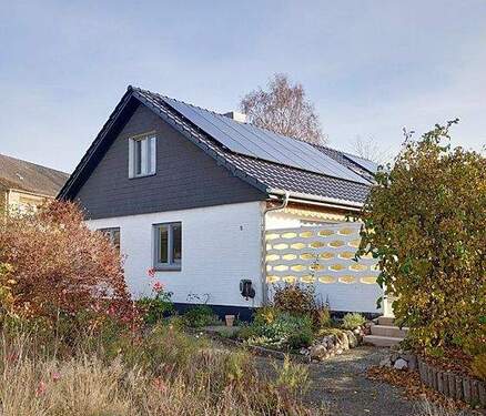 Startbild - Willkommen in Uetersen! Modernisiertes Einfamilienhaus mit Vollkeller, Garten und Garage