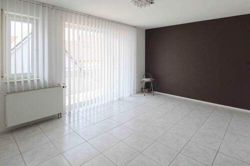 Wohnzimmer - 3 Zimmer Einfamilienhaus in Massenbachhausen