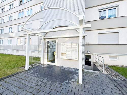 Haupteingang - 4 Zimmer Etagenwohnung zum Kaufen in Neu-Ulm / Ludwigsfeld