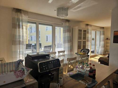 Große Fensterfront mit 2 Balkontüren - 