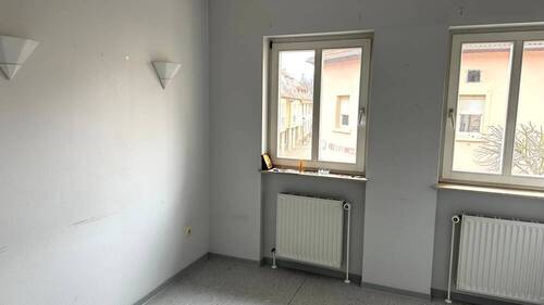 Wartezimmer Patienten - Etagenwohnung mit 139,00 m&sup2; in Rockenhausen zum Kaufen