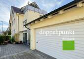 Titelbild - doppel:punkt - Einseitig angebautes EFH mit ausgebautem Dachgeschoss und Doppelgarage