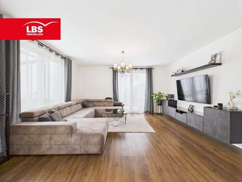 Wohnzimmer - Lichtdurchflutet, nachhaltig & modern - Traumhaus für die ganze Familie