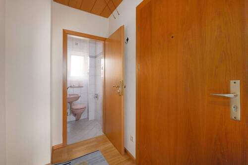 Eingangsbereich und separates WC - 