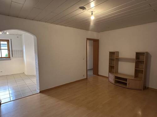 Wohnzimmer mit Blick in die Küche Untergeschoss - 