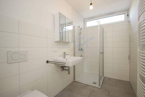 MODERNES BAD - 