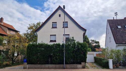 Charmantes Stadthaus - Zwei Häuser - viele Möglichkeiten! Zentrale Lage für Familien oder Investoren