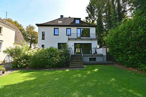 9 Hausansicht hinten - 