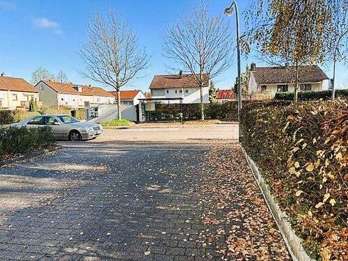 Bushaltestelle direkt an der TG-Ausfahrt.jpg - 