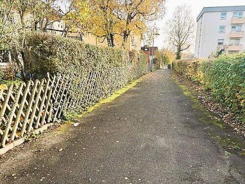 Fußweg zur S-Bahn Sonnenbrunnen.jpg - 
