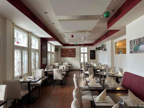 Restaurant - Mehrfamilienhaus, Wohnhaus mit 217,00 m&sup2; in Detmold zum Kaufen