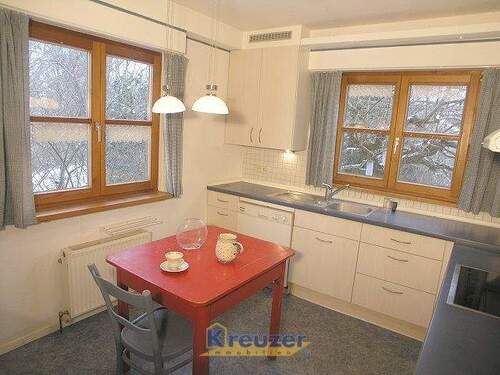 Küche mit Einbauküche - 