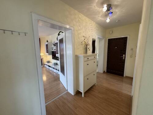 Flur - Etagenwohnung mit 68,00 m² in BI-Sennestadt zur Miete