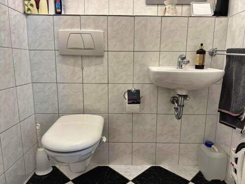 Gäste-WC - Erdgeschoss - 4 Zimmer Doppelhaushälfte in Aachen