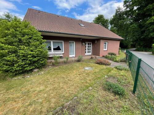 Ansicht mit Eingangsbereich - 5 Zimmer Einfamilienhaus zum Kaufen in Dötlingen