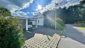 Eingang, Carport und Garage - 4 Zimmer Bungalow zum Kaufen in Schwepnitz