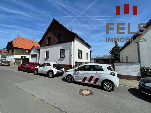 Ein Haus mit vielen Möglichkeiten - Freistehendes EFH mit Nebengebäude, weiteren Bebauungsmöglichkeiten und riesiger Wiese in Dreieich-Offenthal