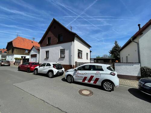 Hausansicht Vorderseite - 6 Zimmer Einfamilienhaus zum Kaufen in Dreieich