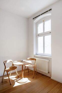 Möglicher Essplatz im Wohnzimmer - 2 Zimmer Etagenwohnung in Berlin