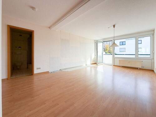 Wohnzimmer - 2 Zimmer Etagenwohnung zum Kaufen in Leonberg