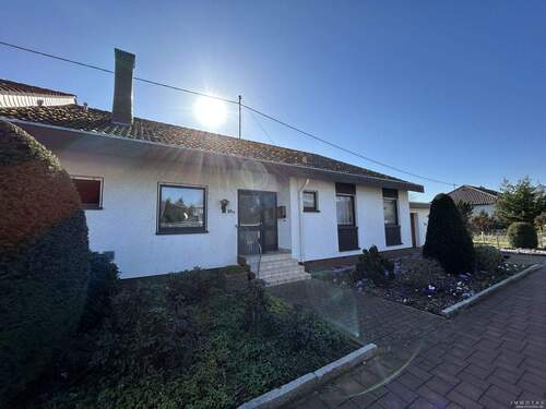 Außenansicht - 4 Zimmer Reihenendhaus zum Kaufen in Böhl-Iggelheim / Iggelheim