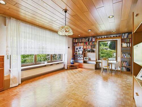 Wohnzimmer 1.OG - Mehrfamilienhaus, Wohnhaus mit 218,30 m² in Ditzingen zum Kaufen