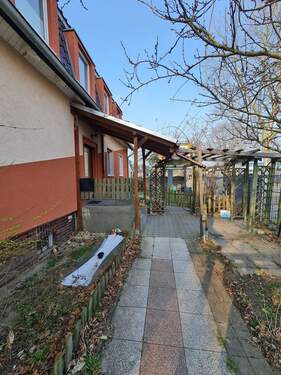 Hausrückseite - Mehrfamilienhaus, Wohnhaus in Ludwigsfelde zum Kaufen