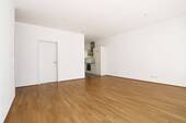 Wohnzimmer - 4 Zimmer Etagenwohnung zum Kaufen in München
