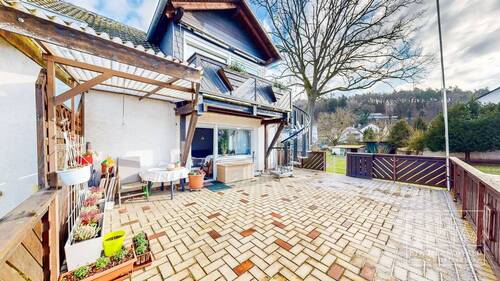 OG-Balkon-Terrasse - 7 Zimmer Mehrfamilienhaus, Wohnhaus in Kaiserslautern