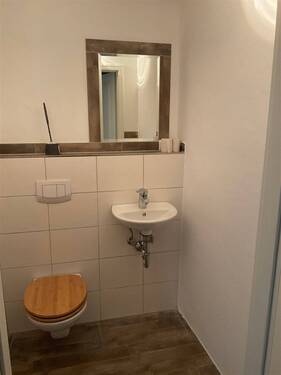 EG WC - 