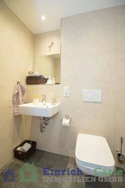 EG - WC - 