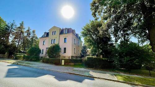 Straßenansicht 2 - 1 Zimmer Mehrfamilienhaus, Wohnhaus zum Kaufen in Freital
