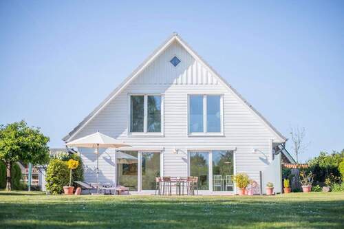 Südseite mit Terrasse - Naturnah, freier Blick und doch mittendrin