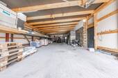 mit viel Stauraum und Schwerlastregalen - 