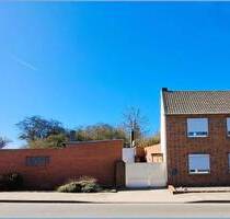 Einfamilienhaus bzw. Mehrgenerationenhaus mit Baugrundstück in Ortsrandlage von Vettweiß-Lüxheim - Vettweiß / Lüxheim