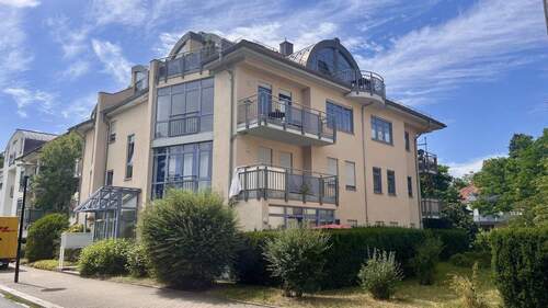 Hausansicht von der Straße - Etagenwohnung mit 55,00 m² in Dresden zum Kaufen