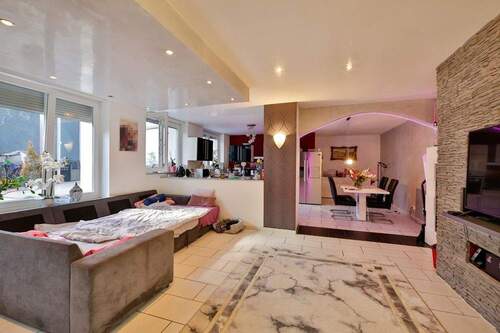 Perspektive von Wohnen in Küche - Versteckte Perle! Neuwertige und TOP-ausgestattete 3-Zimmer-Wohnung in zentrumsnaher Lage!