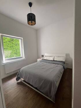 9106-705_Schlafzimmer (2).jpg - 