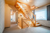 Der Treppe weiter folgend - 