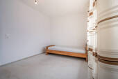 und Schlafzimmer Nummer 2 - 
