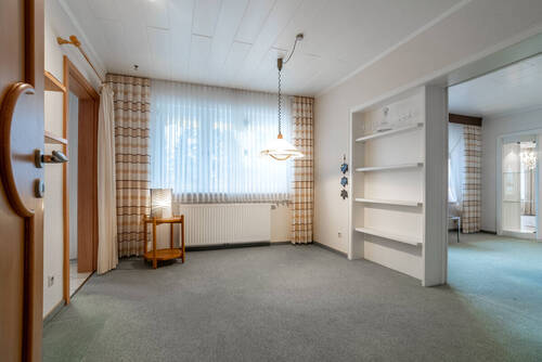 Das erste Durchgangszimmer führt - Mehrfamilienhaus, Wohnhaus mit 295,70 m&sup2; in Quakenbrück zum Kaufen