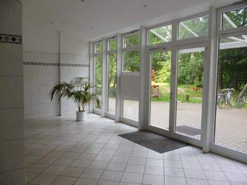 Hauseingangshalle - 2 Zimmer Etagenwohnung zum Kaufen in Pinneberg-Waldenau