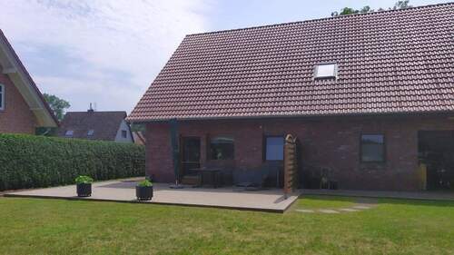 Außenansicht Rückseite mit Terrasse - 4 Zimmer Einfamilienhaus in Hagen im Bremischen / Driftsethe