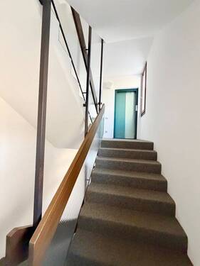 Treppenhaus + Aufzug - 