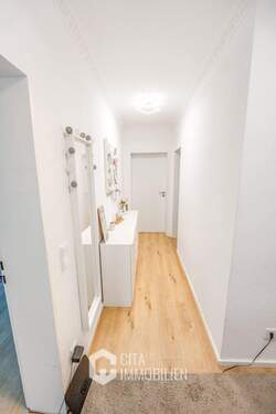 Flur - 3 Zimmer Etagenwohnung zum Kaufen in Bruchköbel